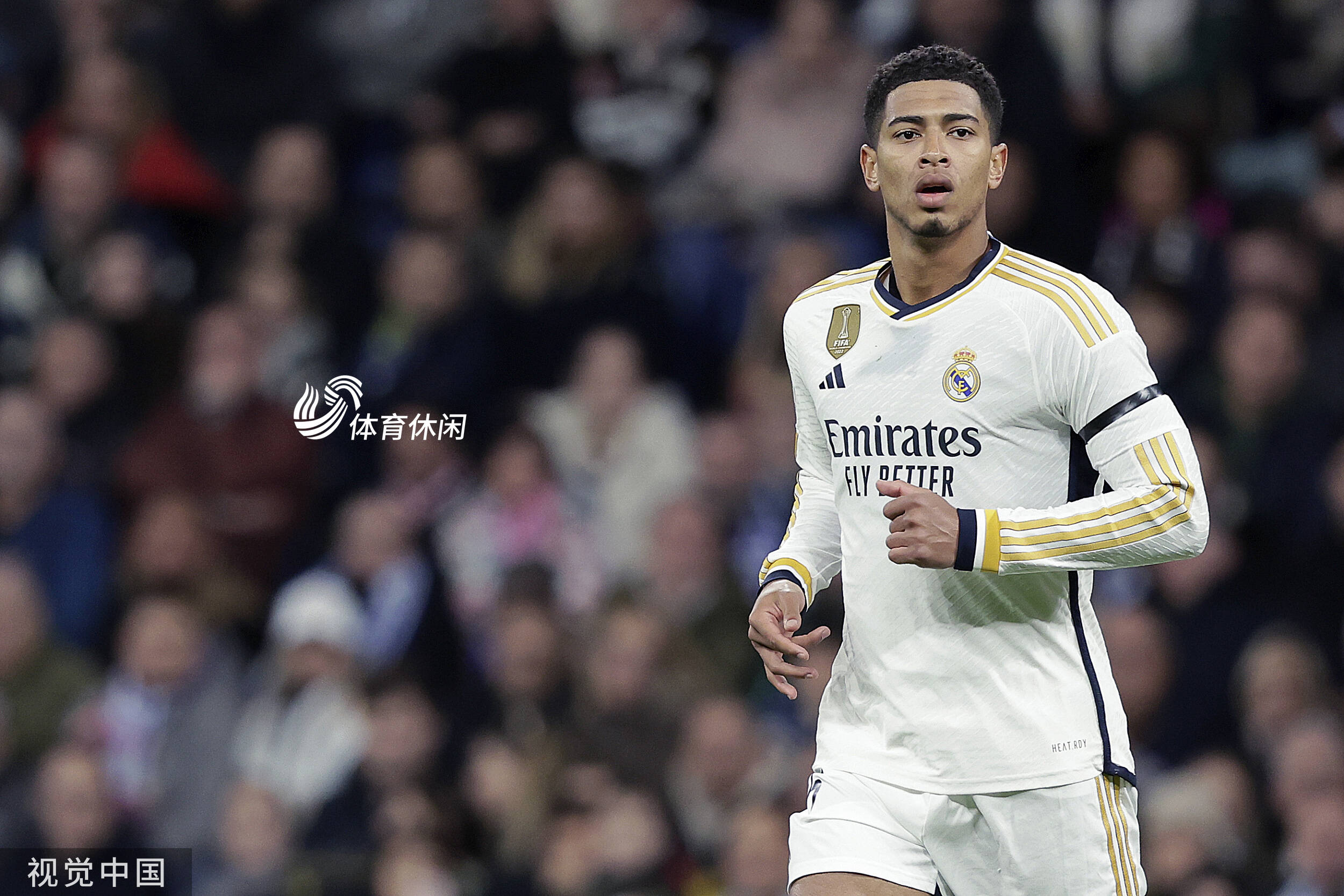 欧文突破防守助攻制胜（欧文突破重围送出致胜助攻）