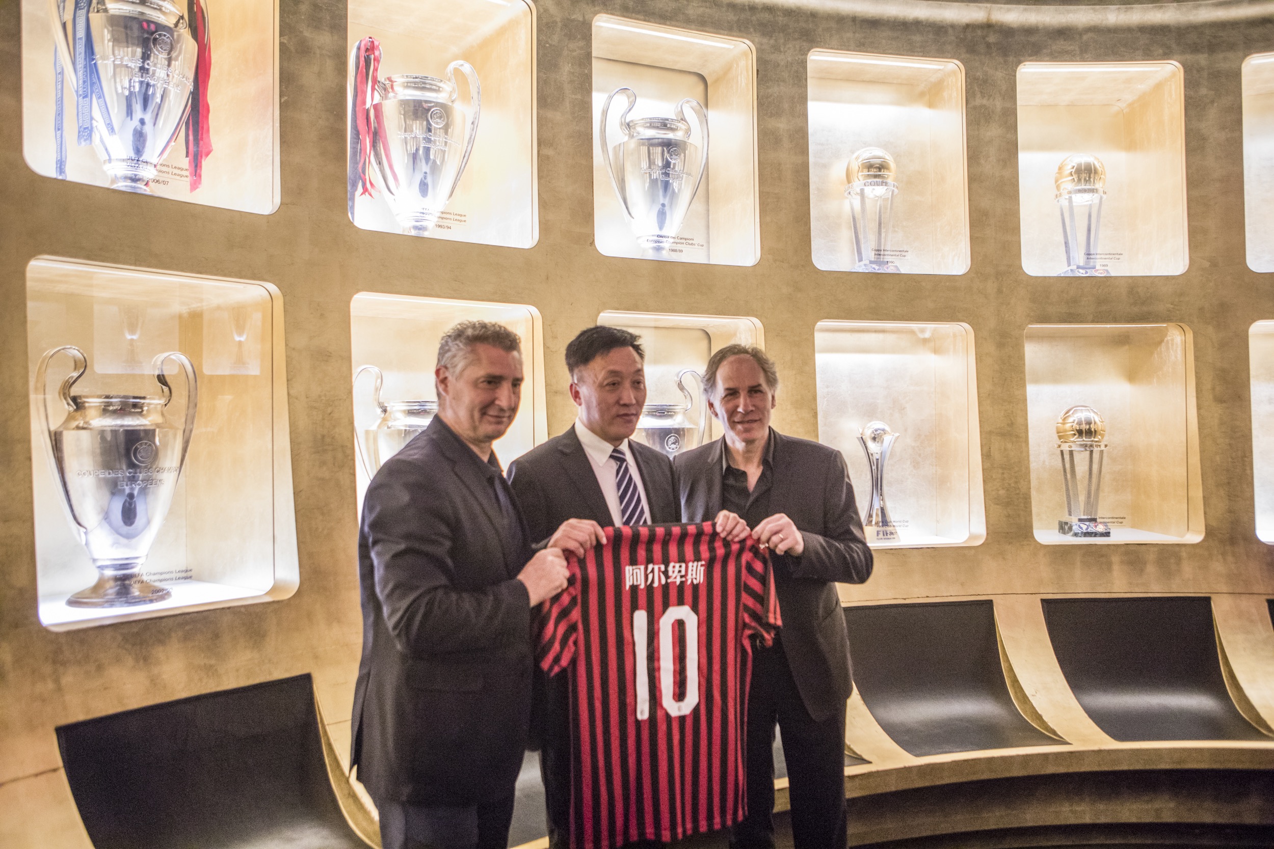 国际米兰、科莫竞彩分析：国米反击占优，有望主场取胜，科莫不败势头强劲。（国米与科莫赛前解析：国米反击占优看好主场称雄，科莫不败走势强劲）