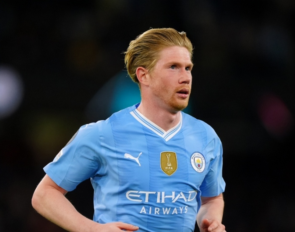 广岛前锋：亚冠与J联赛在身体对抗、速度等方面有很大区别（广岛前锋：亚冠与J联赛在对抗强度与速度上差异明显）