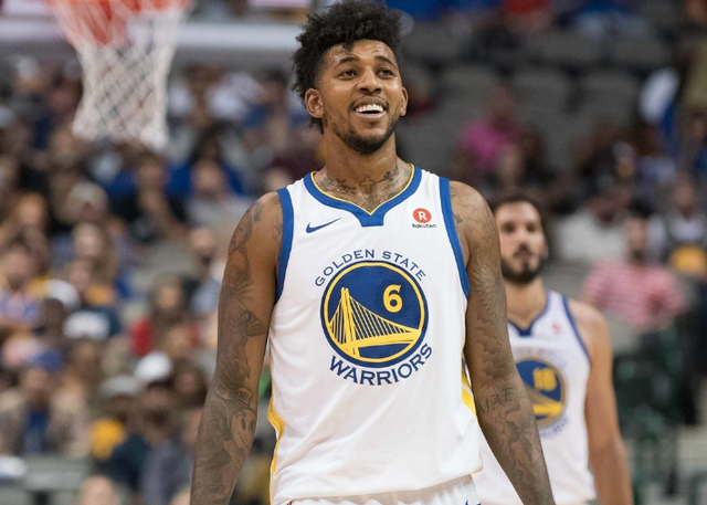 奥斯卡庆祝海港夺冠：我们是冠军！祝贺我的队友、朋友和球迷（奥斯卡庆贺海港问鼎：我们是冠军！致敬我的队友、朋友和球迷）