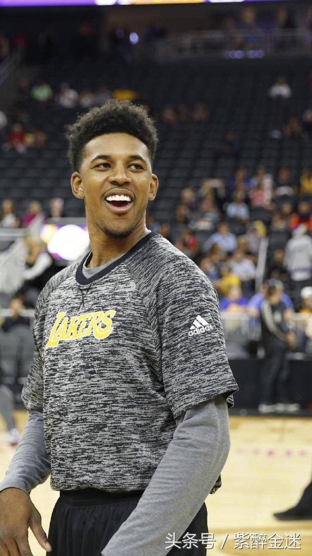 想踢好球，先学会“看”比赛（踢好球的第一课：学会“看”比赛）