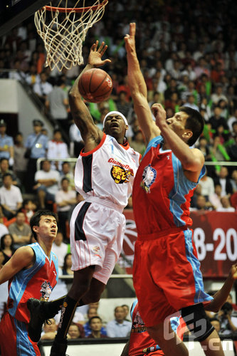 埃姆雷-詹：我们本有着很高的目标，但被淘汰了；赛季还很长（埃姆雷-詹：志向高远却遭淘汰，赛季仍漫长在前）