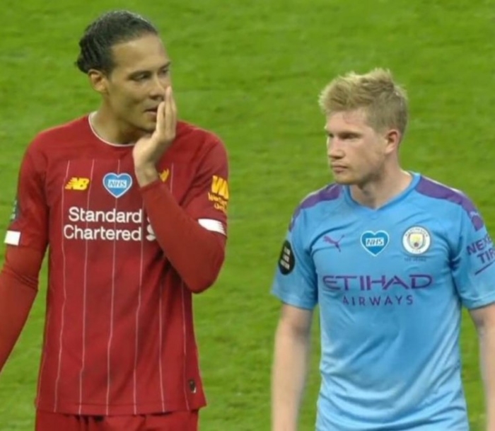 另一个半球的思念，奥斯卡晒出在家观看海港亚冠比赛照片（远隔重洋心系海港，奥斯卡晒在家观战亚冠照）