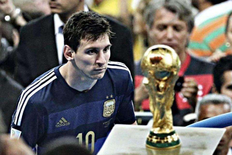 连输埃因霍温、本菲卡，那不勒斯队史首次遭遇欧冠客场连败（先后负于埃因霍温、本菲卡，那不勒斯队史首次在欧冠客场吞下两连败）