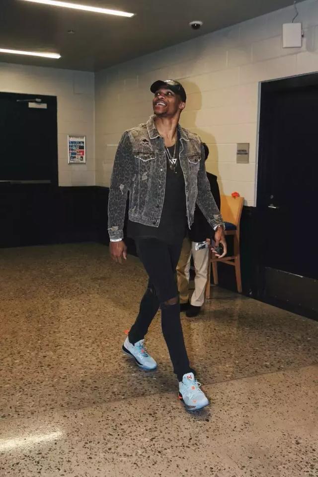 德天空：莱比锡新星韦德拉奥果预计将因伤缺阵5到7周（德媒：莱比锡新星韦德拉奥果因伤预计缺席5至7周）