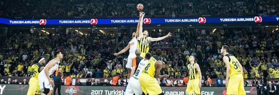 凯恩：为英格兰效力时，我总感觉自己在为最好的球队之一效力（凯恩：每次为英格兰出战，我都觉得自己代表着世界顶级球队之一）