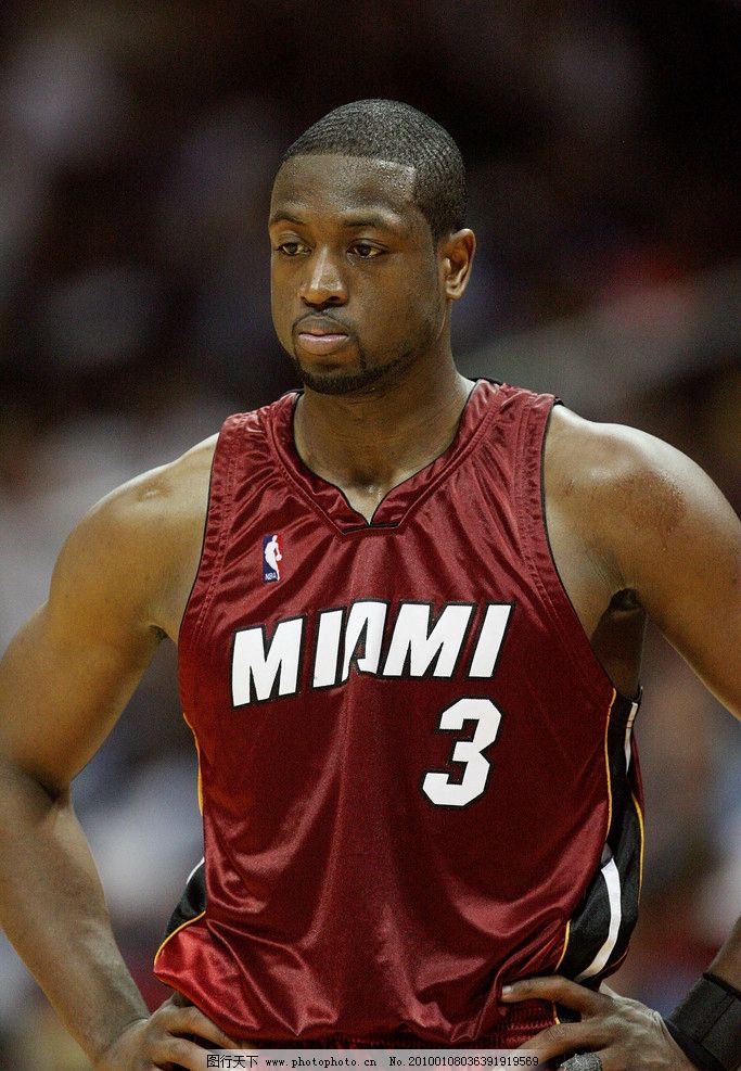 西媒：埃里克-加西亚因上半场面部受撞击后头晕在半场被换（西媒：埃里克-加西亚上半场面部受撞致头晕，中场被换下）