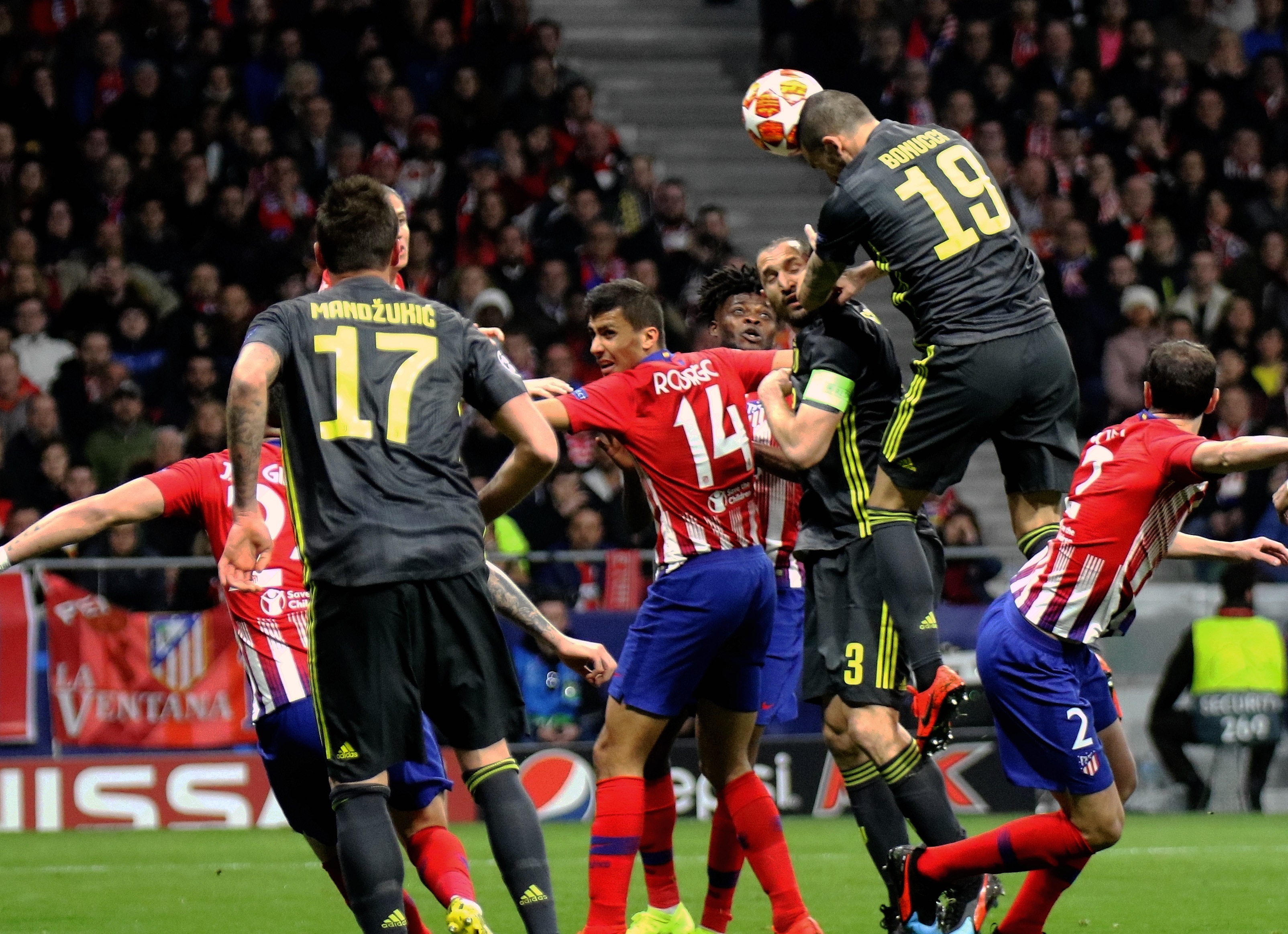 新门将新中锋？阿莫林：我们在努力提升球队，这也取决于市场（阿莫林：球队补强看市场，门将与中锋引援正推进）