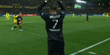 张伯伦代表阿森纳U21出战曼联U21，8年后再为枪手比赛